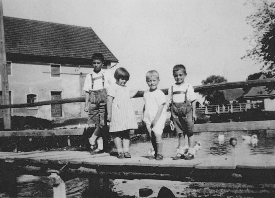 Steg über dem Schramlbach